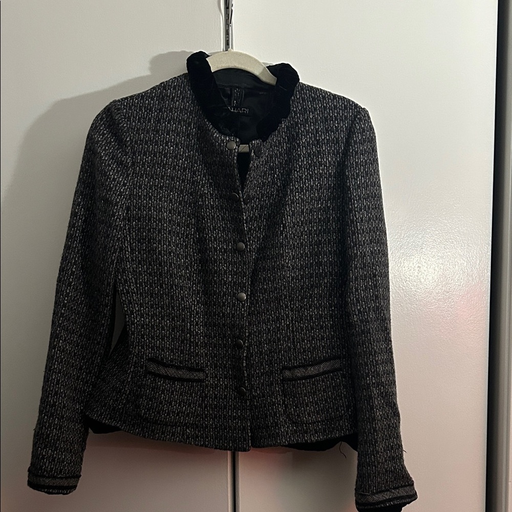 Tahari Black and Gray Textured Blazer